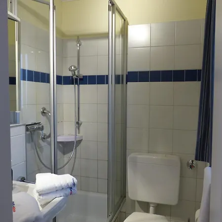 Apartment J 24 *